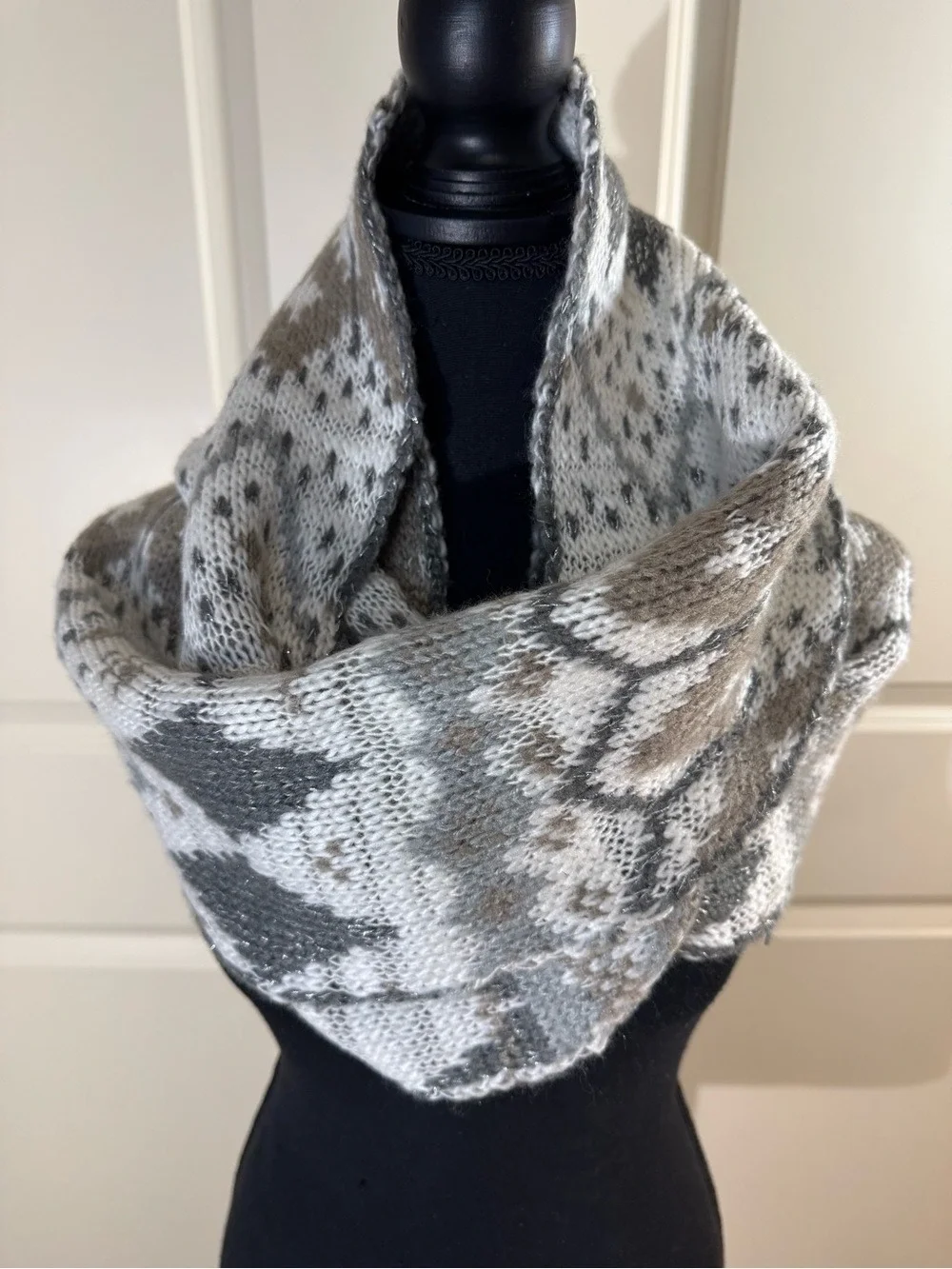 Aeropostale Large Gray, Taupe and Cream Knit Infinity Scarf